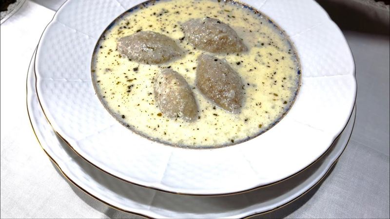 Kibbe labanie, sopa de yogurt con kibbe