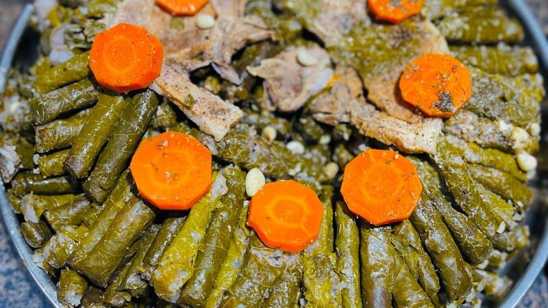 Hojas de uva rellenas, tabaquitos de uva (dolmas)